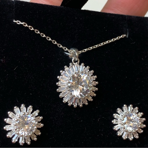 Silver plated CZ starburst necklace & earring set - Picture 2 of 4
